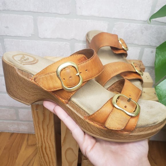 Dansko Shoes - Dansko Light Tan Heeled Sandals